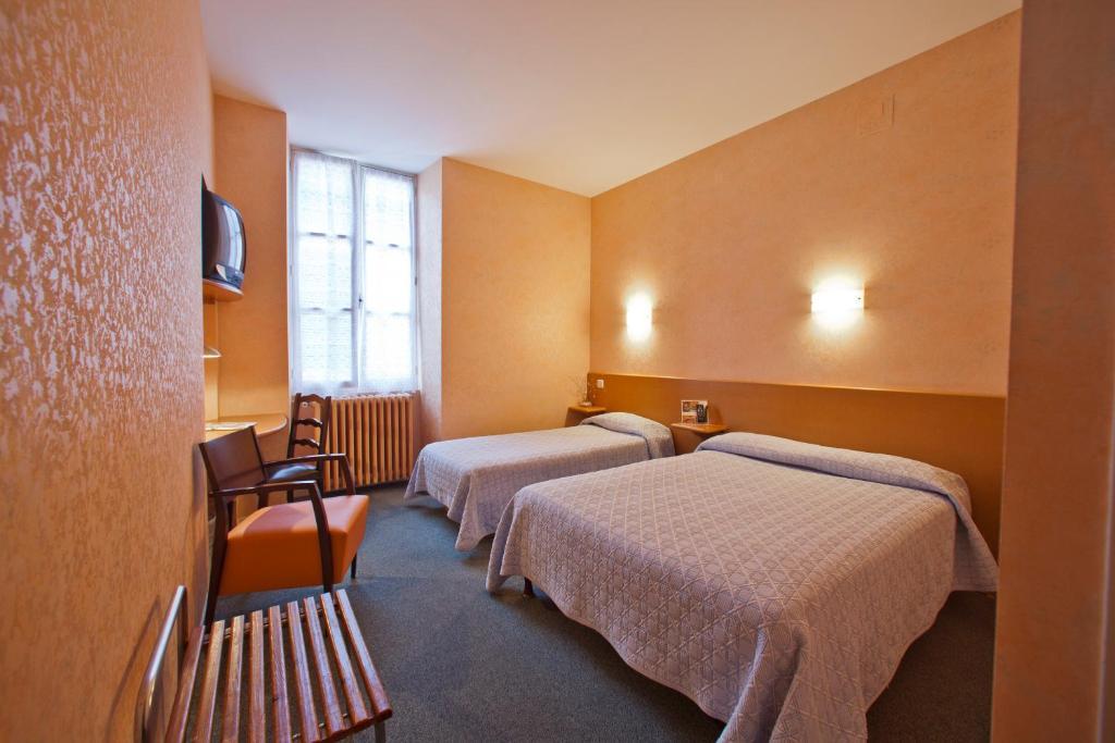 Logis Hotel De France Arudy Zimmer foto